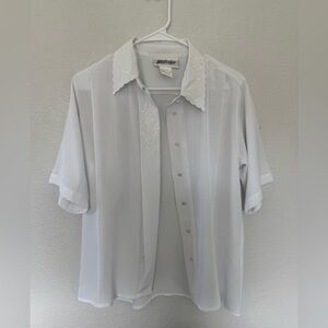 Vintage embroidered white scallop edge button up